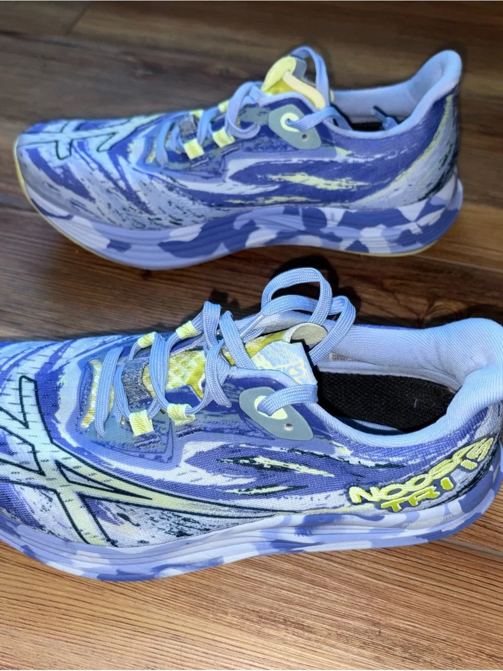 Asics Noosa Tri 15 Running Shoes Blue and Yellow Womens - Picture 2 of 7